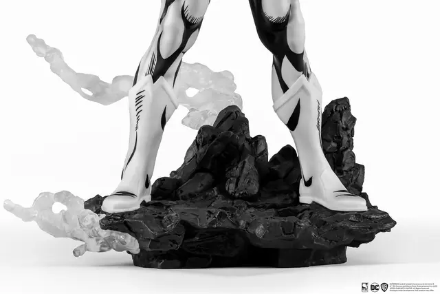 Reservar Figura Superman Black&White DC Heroes 22 cm Figuras Superman