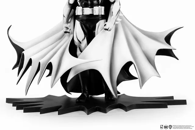 Reservar Figura Batman Black&White DC Heroes 22 cm Figuras Batman