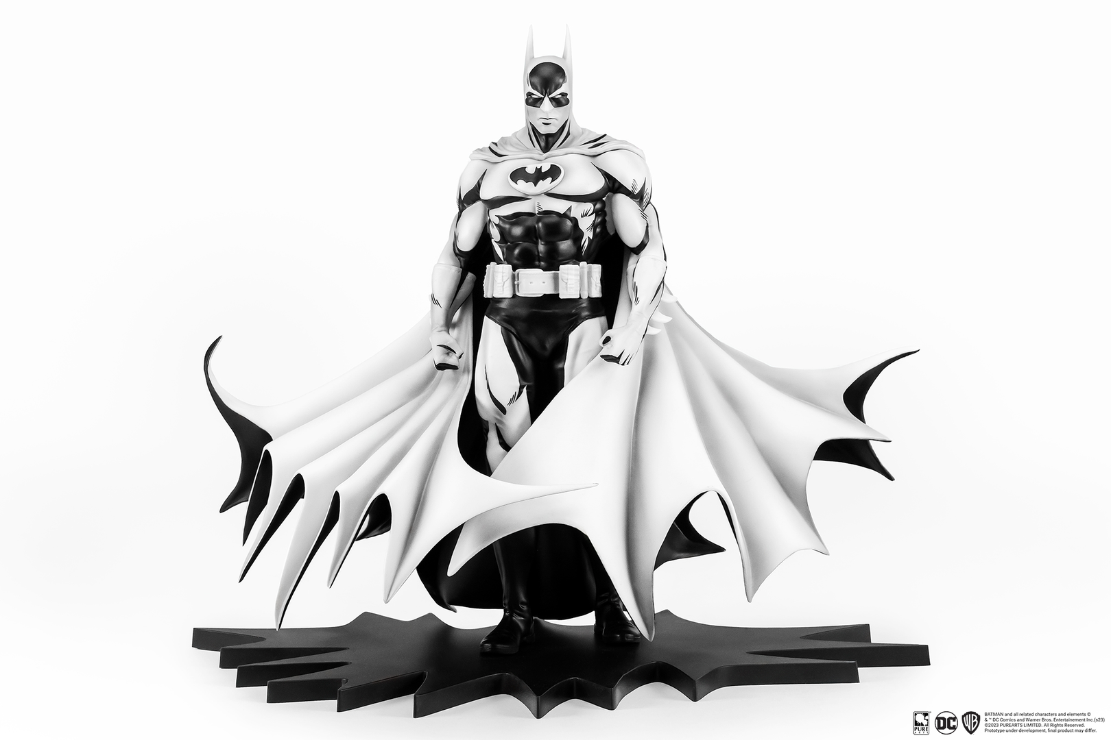 Figura batman black&white dc heroes 22 cm