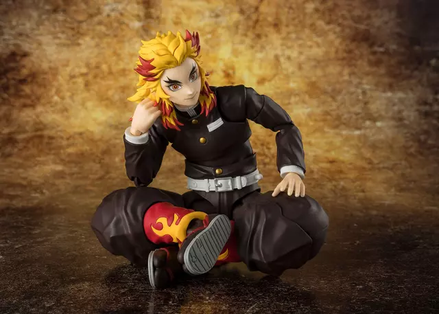 Reservar  Figura Kyojuro Rengoku Demon Slayer: Kimetsu no Yaiba SH Figuarts Figuras Estándar