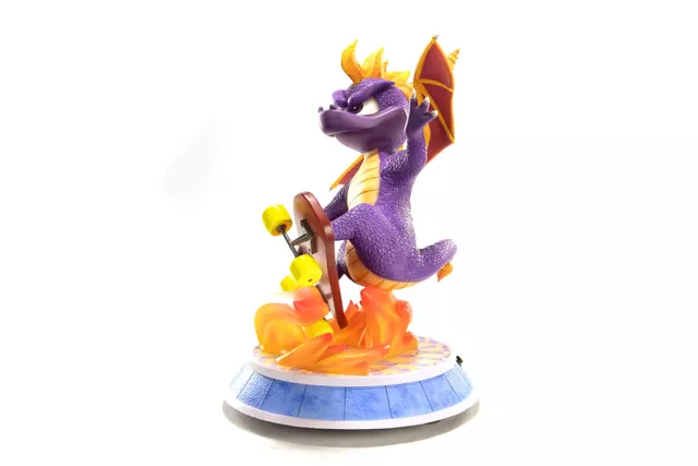Reservar Figura Spyro Skateboard Spyro El Año del Dragón First 4 Figures 34.8 cm Figuras