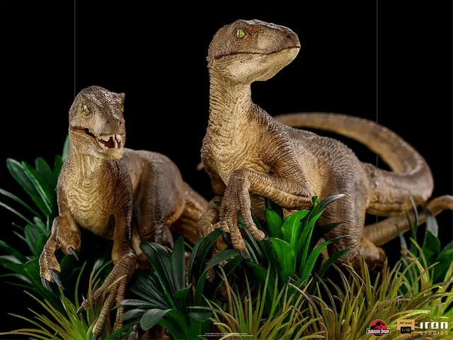Comprar Figura Art Scale Jurassic Park Dos Velociraptores Deluxe Figuras