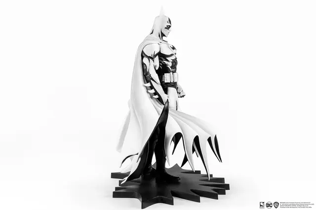 Reservar Figura Batman Black&White DC Heroes 22 cm Figuras Batman