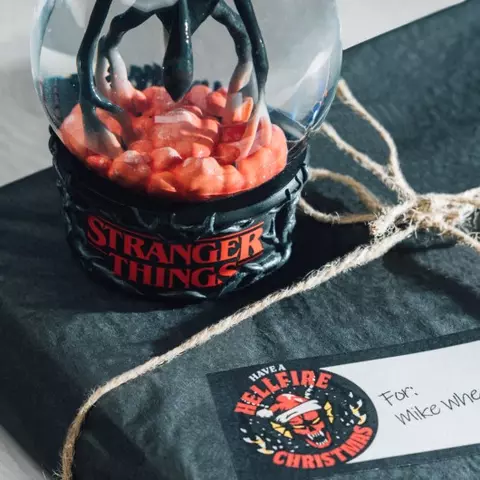 Comprar Bola de Nieve Stranger Things Estándar