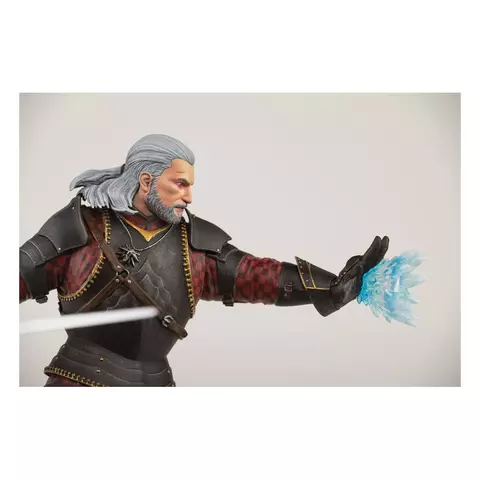 Comprar Figura Geralt Armadura de Toussaint The Witcher 3: Wild Hunt 20 cm Figuras de Videojuegos