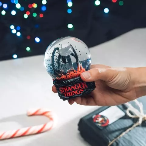 Comprar Bola de Nieve Stranger Things Estándar