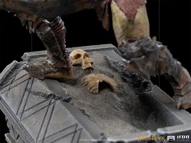 Comprar Figura Art Scale El Señor De Los Anillos Orco Con Armadura Figuras