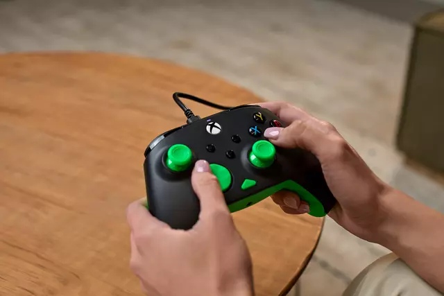 Comprar Mando Rematch Core con Cable · Negro / Verde Xbox One screen 1