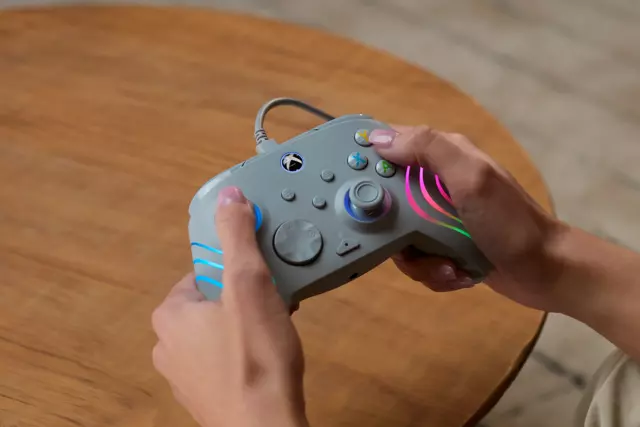 Comprar Mando Afterglow Wave con cable · Gris Xbox Series screen 1