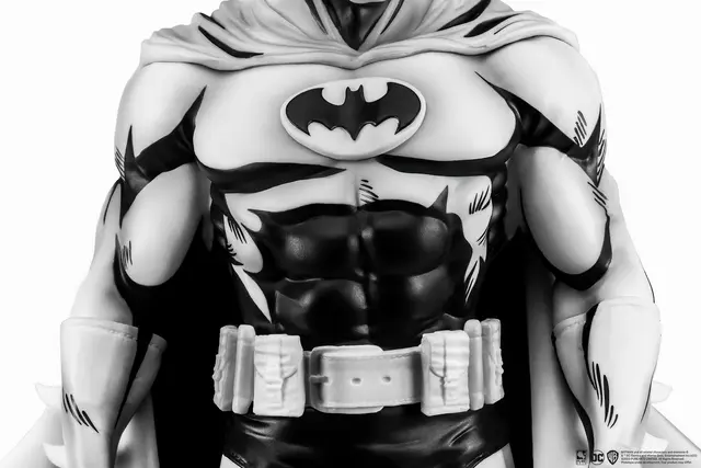 Reservar Figura Batman Black&White DC Heroes 22 cm Figuras Batman