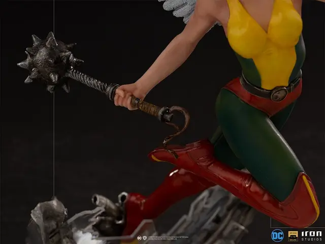 Comprar Figura DC Comics Chica Halcon Deluxe 1/10 Figuras