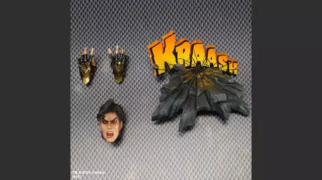 Comprar Figura Superman DC Comics Variant Play Arts Kai screen 3 - 03.jpg