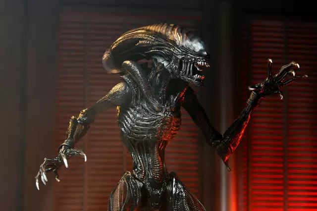 Reservar Figura Ultimate Scorched Xenomorph Alien: Romulus NECA Figuras Estándar