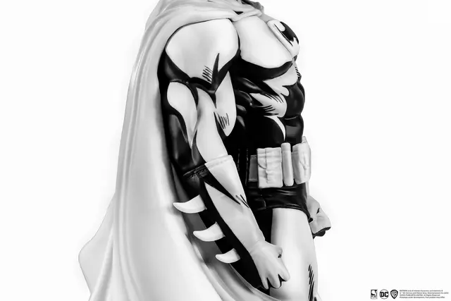 Reservar Figura Batman Black&White DC Heroes 22 cm Figuras Batman