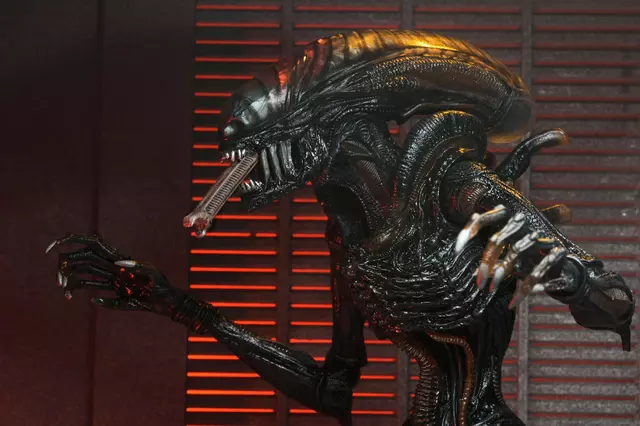 Reservar Figura Ultimate Scorched Xenomorph Alien: Romulus NECA Figuras Estándar