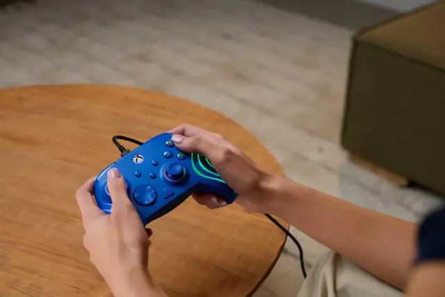 Comprar Mando Afterglow Wave con cable · Azul Xbox Series screen 1
