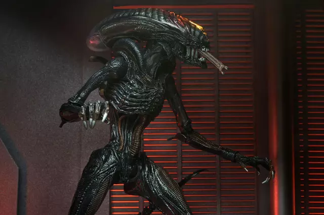 Reservar Figura Ultimate Scorched Xenomorph Alien: Romulus NECA Figuras Estándar