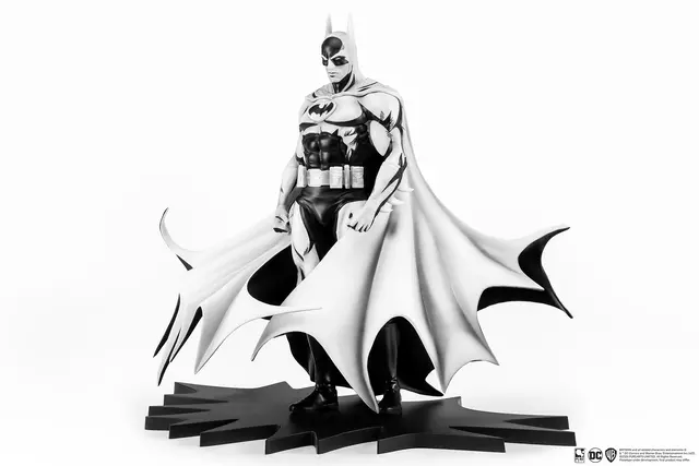 Reservar Figura Batman Black&White DC Heroes 22 cm Figuras Batman