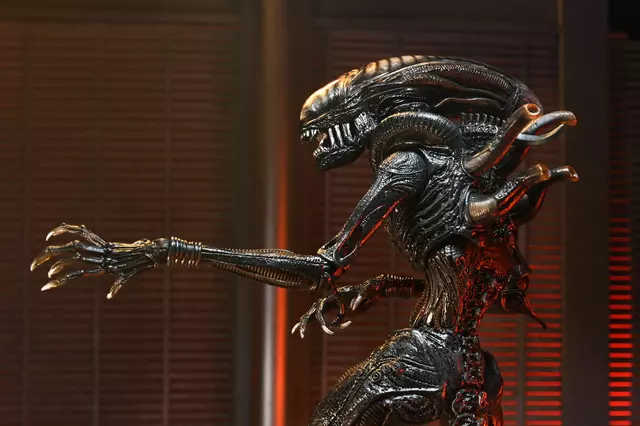 Reservar Figura Ultimate Scorched Xenomorph Alien: Romulus NECA Figuras Estándar