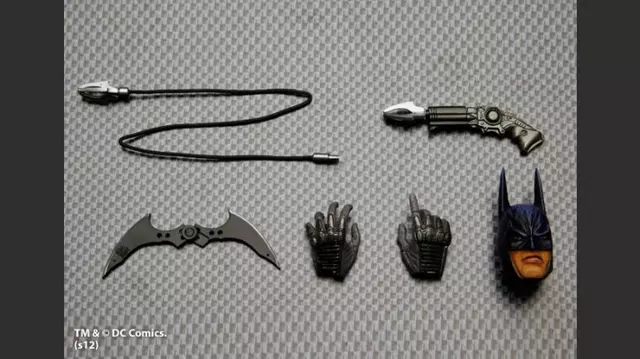Comprar Figura Batman: Arkham City Play Arts Kai screen 3 - 03.jpg