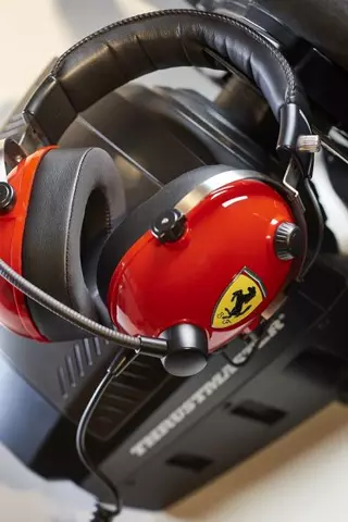 Comprar Auriculares Thrustmaster T.Racing Scuderia Ferrari con DTS PC screen 2