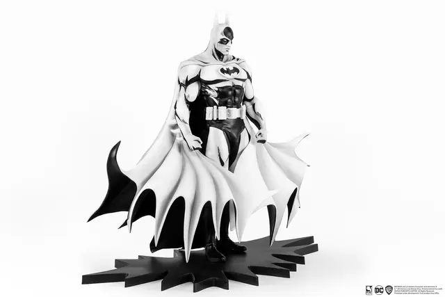 Reservar Figura Batman Black&White DC Heroes 22 cm Figuras Batman