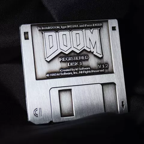 Reservar Pin Floppy Disk DOOM Edición Limitada Fanattik Limitada