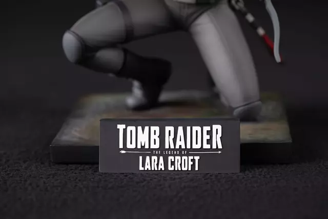 Reservar Figura Lara Croft Tomb Raider: The Legend of Lara Croft Dark Horse 19cm Figuras Estándar